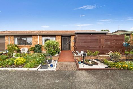 Photo of property in 42 Bodi Place, Te Atatu South, Auckland, 0610