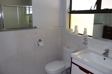 Photo of property in 10 Ingleby Place, Kelston, Auckland, 0602