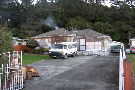 Photo of property in 127 Wainuiomata Road, Wainuiomata, Lower Hutt, 5014