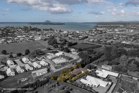 Photo of property in 16 Kayelene Place, Omokoroa, 3114