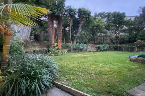 Photo of property in 15 Atlantis Place, Totara Vale, Auckland, 0629