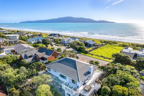 Photo of property in 8 Ara Kuaka, Waikanae Beach, Waikanae, 5036