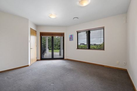 Photo of property in 33 Ruapehu Drive, Fitzherbert, Palmerston North, 4410