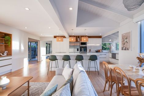 Photo of property in 22 Woodfern Crescent, Titirangi, Auckland, 0604