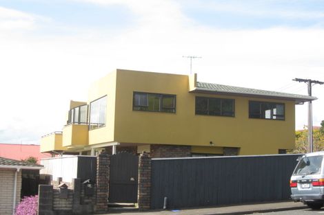 Photo of property in 71 Morley Street, New Plymouth, 4310