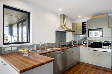 Photo of property in 190 Hurstmere Road, Takapuna, Auckland, 0622