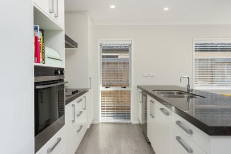 Photo of property in 39 Te Kio Crescent, Papamoa Beach, Papamoa, 3118