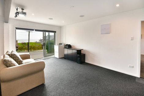 Photo of property in 4 Claude Road, Stanmore Bay, Whangaparaoa, 0932