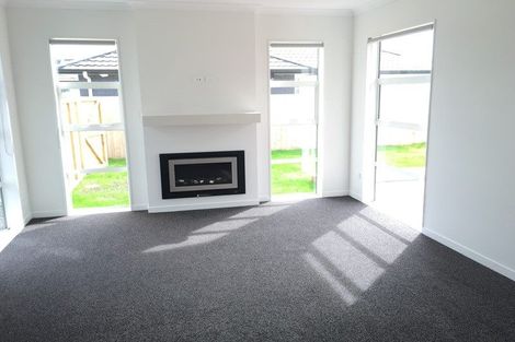 Photo of property in 7 Aporo Drive, Kumeu, 0810