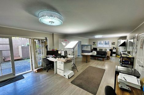 Photo of property in 20 Longbill Place, Glendene, Auckland, 0602