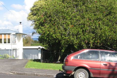 Photo of property in 16 Abbotleigh Avenue, Te Atatu Peninsula, Auckland, 0610
