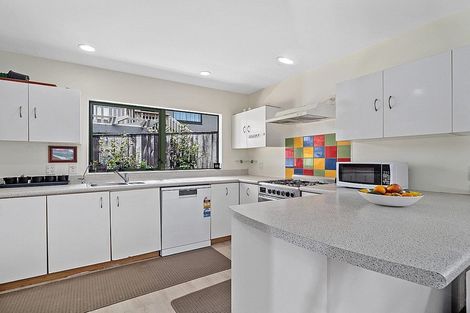 Photo of property in 2/23 Ludlow Terrace, Totara Vale, Auckland, 0627