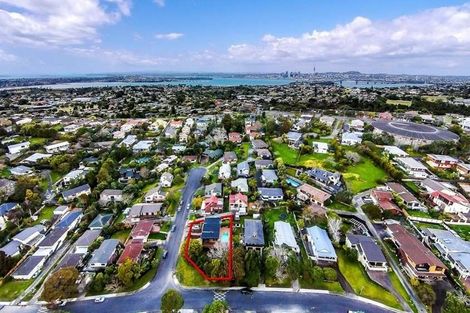 Photo of property in 1 Lynngate Place, Hillcrest, Auckland, 0627