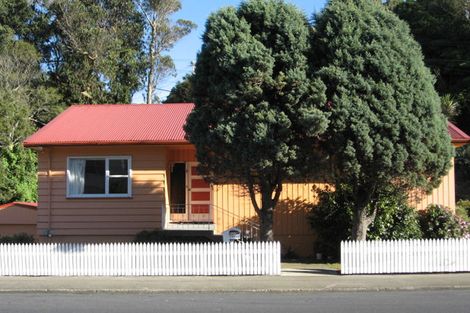 Photo of property in 105 Newlands Road, Newlands, Wellington, 6037