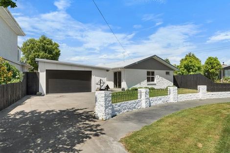 Photo of property in 5 Shirldale Place, Avonhead, Christchurch, 8042