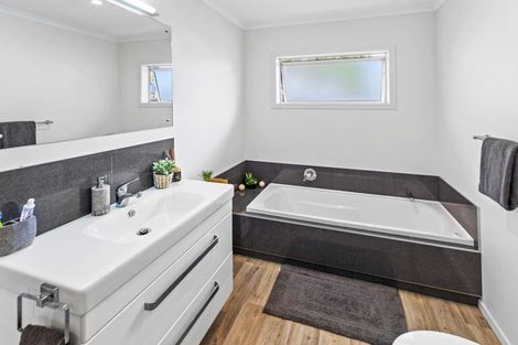 Photo of property in 35 Hamlet Street, Stratford, 4332