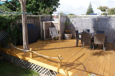 Photo of property in 27 Rauparaha Street, Waikanae Beach, Waikanae, 5036