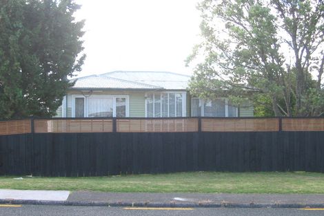 Photo of property in 2/80 College Road, Northcote, Auckland, 0627