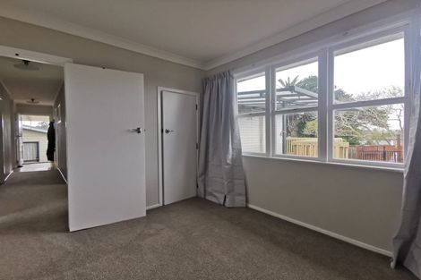 Photo of property in 141 Ennis Avenue, Pakuranga Heights, Auckland, 2010