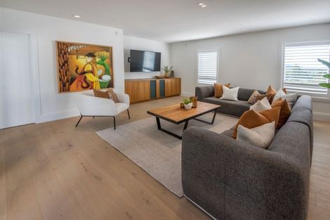 Photo of property in 31a Stanley Point Road, Stanley Point, Auckland, 0624