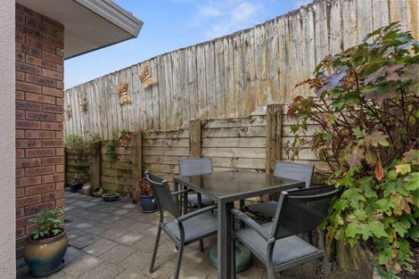 Photo of property in 10/43 Fruitvale Road, New Lynn, Auckland, 0600