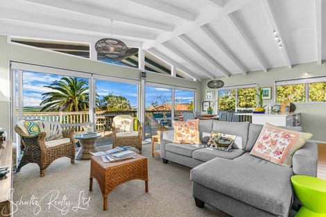 Photo of property in 23 Oxford Street, Whakapirau, 0583