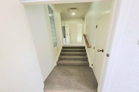 Photo of property in 3a Leiden Place, Totara Vale, Auckland, 0629