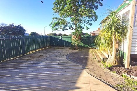 Photo of property in 27 Portadown Avenue, Pakuranga Heights, Auckland, 2010