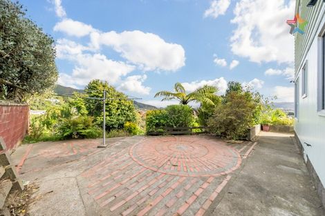 Photo of property in 10 Summit Road, Fairfield, Lower Hutt, 5011
