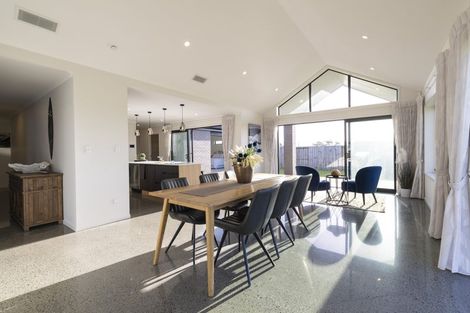 Photo of property in 14 Beveridge Road, One Tree Point, 0118