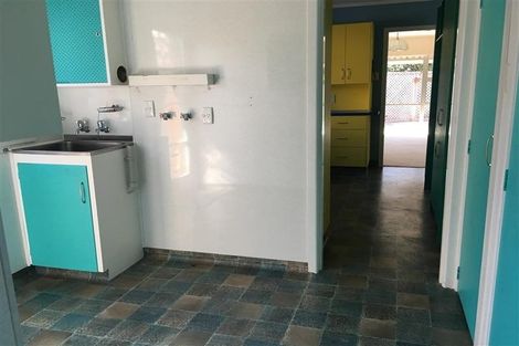 Photo of property in 10 Cumberland Street, Merrilands, New Plymouth, 4312