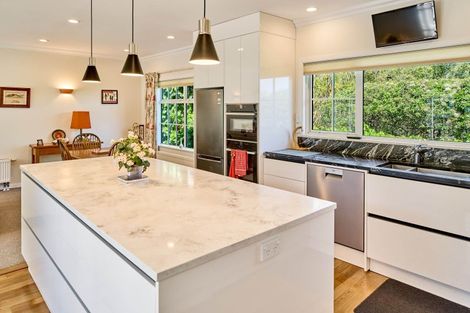 Photo of property in 100 Cheviot Road, Lowry Bay, Lower Hutt, 5013