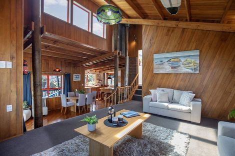 Photo of property in 1 Bay View Road, Raglan, 3225