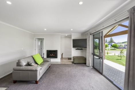 Photo of property in 1 Cabbage Tree Grove, Kinloch, Taupo, 3377