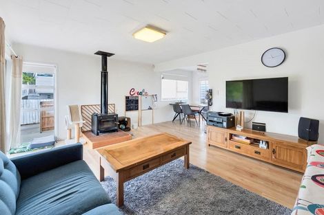 Photo of property in 58 Awaruku Road, Torbay, Auckland, 0630