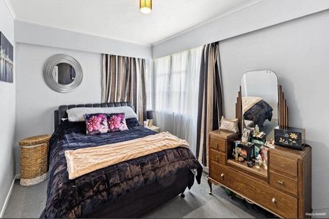 Photo of property in 15 Amberley Avenue, Te Atatu South, Auckland, 0610