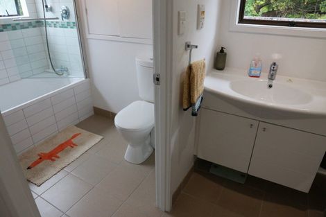 Photo of property in 2/17 Telephone Road, Birkenhead, Auckland, 0626