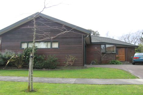 Photo of property in 22 Heathcote Place, Fitzherbert, Palmerston North, 4410