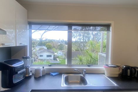 Photo of property in 2/247 Wairau Road, Totara Vale, Auckland, 0627
