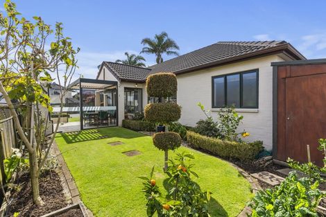 Photo of property in 25 Kilsyth Way, East Tamaki Heights, Auckland, 2016