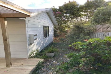 Photo of property in 17 St Catherine Crescent, West Harbour, Auckland, 0618