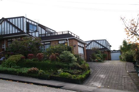 Photo of property in 2/2a Kerry Dell, Cockle Bay, Auckland, 2014
