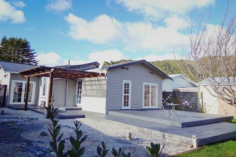 Photo of property in 44 Birdwood Road, Waterloo, Lower Hutt, 5011