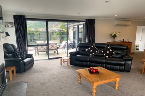 Photo of property in 28 Matthews Crescent, Cromwell, 9310