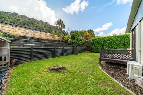 Photo of property in 33 Hartford Crescent, Totara Park, Upper Hutt, 5018