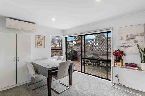 Photo of property in 12 Merida Place, Unsworth Heights, Auckland, 0632