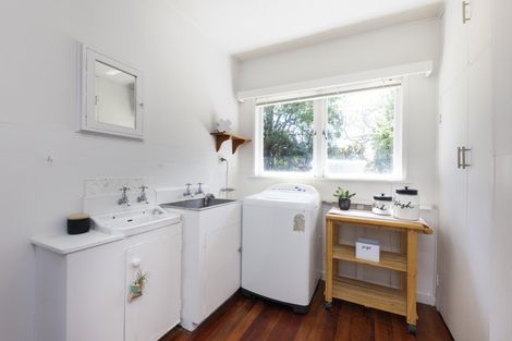 Photo of property in 562 Featherston Street, Roslyn, Palmerston North, 4414