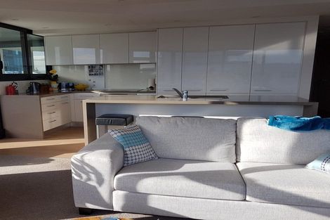 Photo of property in 2/6 Marine Parade, Mount Maunganui, 3116