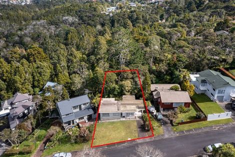 Photo of property in 21 Holdaway Avenue, Northcote, Auckland, 0627