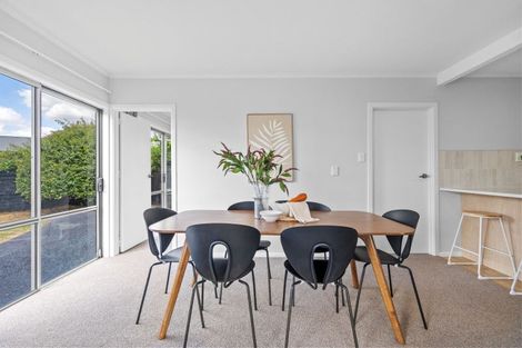 Photo of property in 16 Rhonda Avenue, Deanwell, Hamilton, 3206